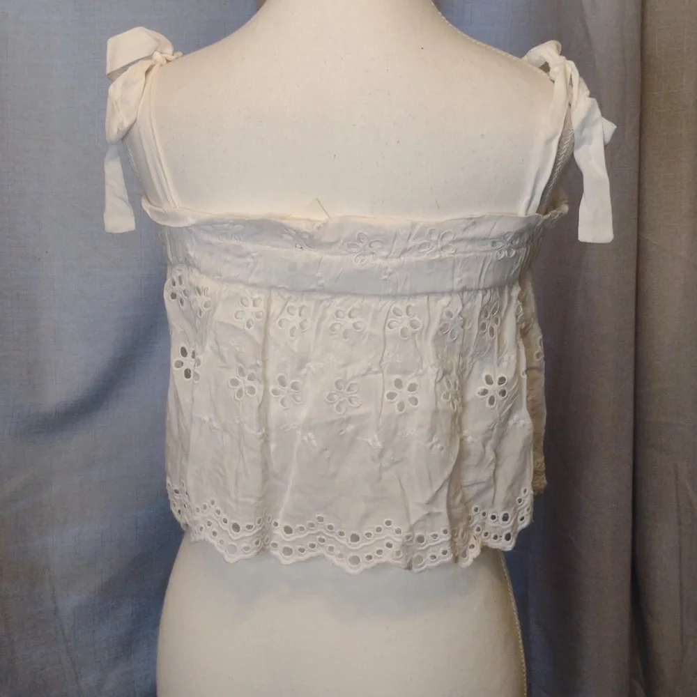 Pants Store boutique eyelet crop tank top